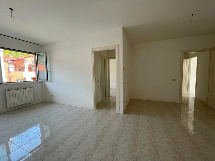 Appartamento trilocale in vendita in Via Leonardo da Vinci, Orte