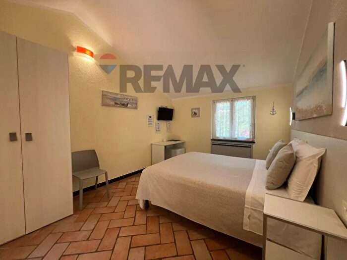 Casa con 15 locali in vendita in Località Vignola Snc, Levanto