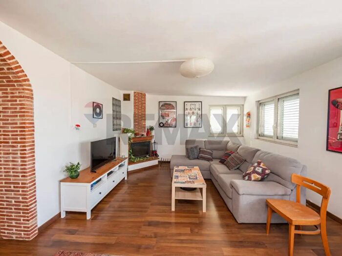 Appartamento trilocale in vendita in Via Timoleone, Catania