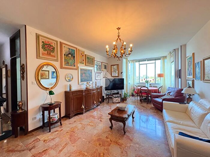 Appartamento quadrilocale in vendita in Via V Alfieri, Padova