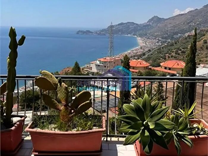 Appartamento trilocale in vendita in Contrada Sillemi, Letojanni