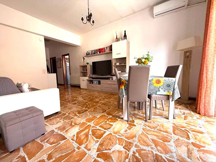 Appartamento trilocale in affitto in Via delle Gondole, Ostia Ponente, Roma