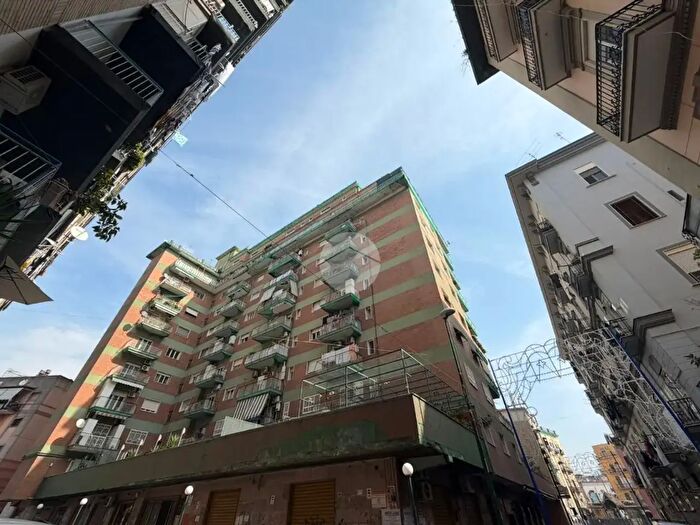 Appartamento con 6 locali in vendita in Via Sant Eframo Vecchio, Napoli