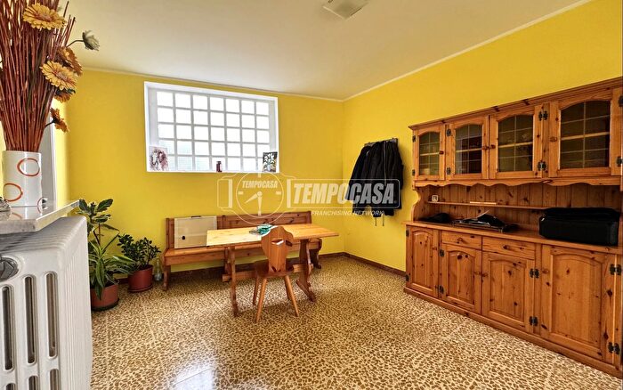 Appartamento con 5 locali in vendita in Strada Cantoni Nicodano E Sella, Biella