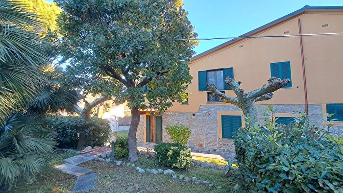 Casa quadrilocale in vendita in Rosignano Marittimo