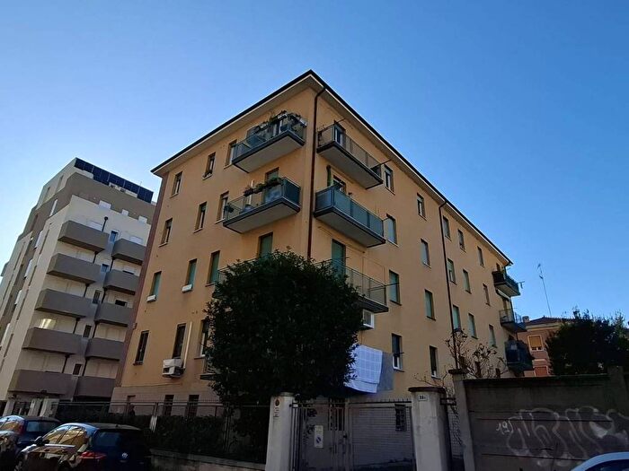 Appartamento trilocale in affitto in Via Alfredo Calzolari, Bolognina, Bologna