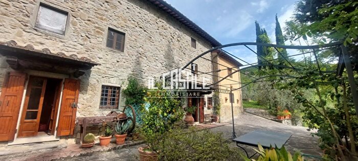 Casa con 10 locali in vendita in Londa