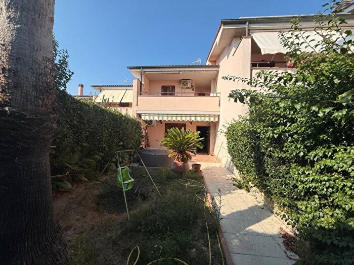 Casa con 6 locali in affitto in Via Oceano Pacifico, Prato del Mare Perazzeta, Santa Marinella