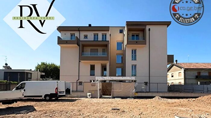 Appartamento quadrilocale in vendita in Via Giuseppe Verdi Rovello Porro, Rovello Porro