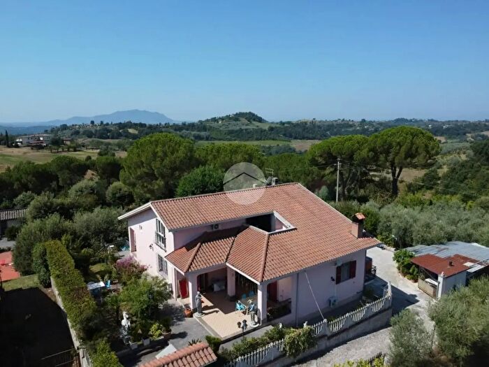 Casa con 10 locali in vendita in Contrada Benedetti, Tarano
