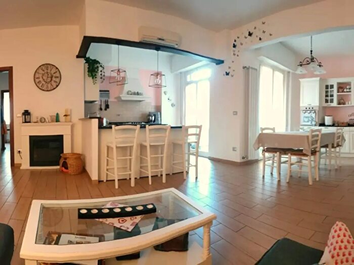 Appartamento con 5 locali in vendita in Via Nizza, Savona