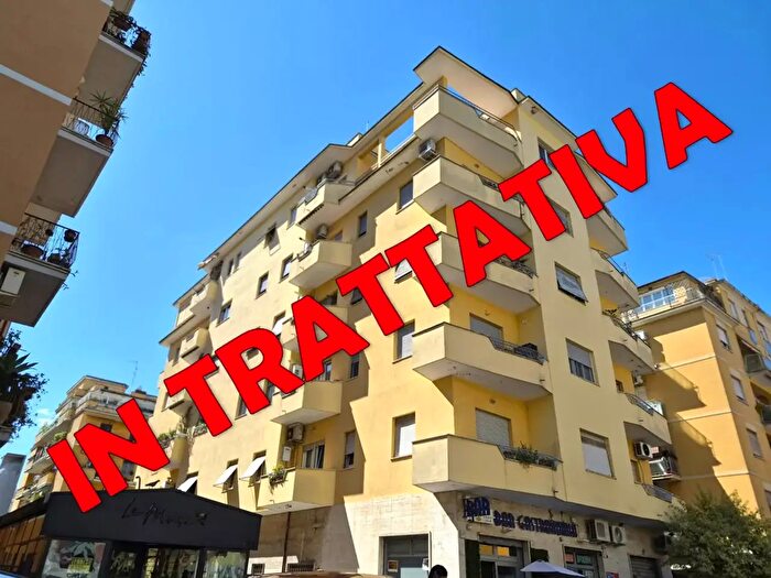 Appartamento trilocale in vendita in Via Val di Lanzo, Roma