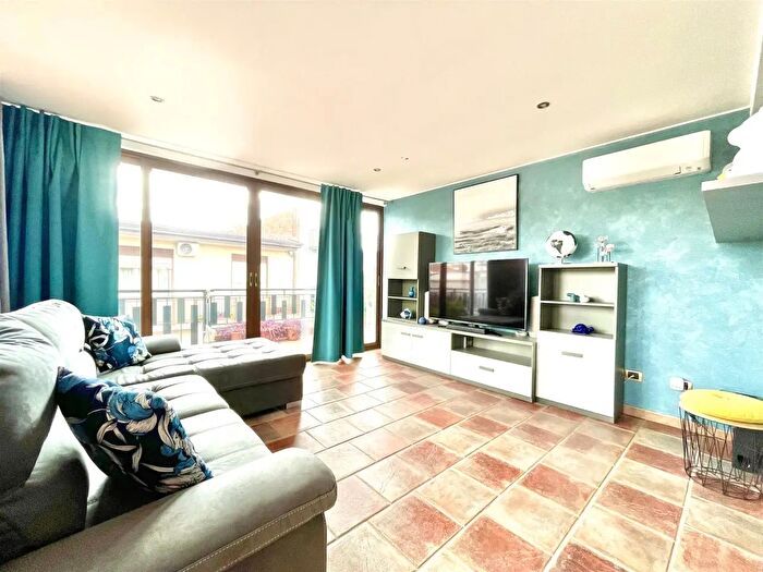 Appartamento trilocale in vendita in Via Martiri della Libertà, Paterno