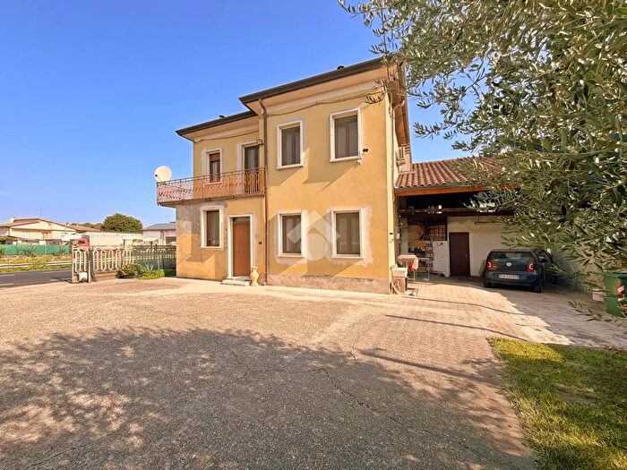 Casa quadrilocale in vendita in Via Serega, Albaredo D'Adige