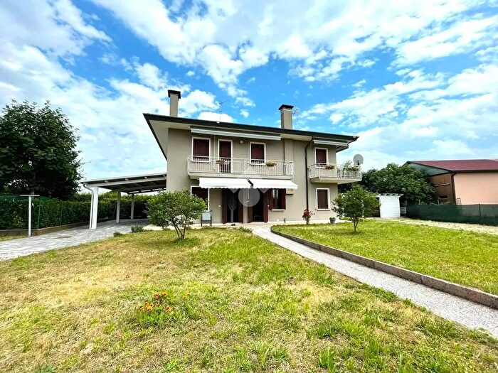 Casa con 10 locali in vendita in Via San Floriano, San Biagio Di Callalta