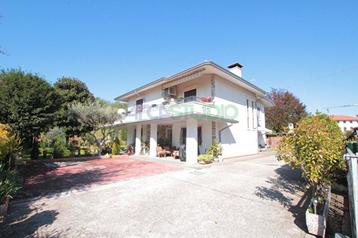 Casa con 7 locali in vendita in Via Vittorio Veneto, Quinto Vicentino
