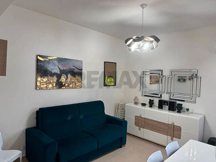 Appartamento bilocale in affitto in Via Livorno, Aci Castello