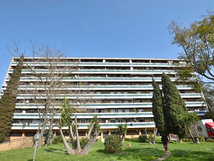 Appartamento trilocale in vendita in Via Filippo De Grenet, Roma