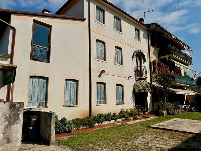 Casa con 10 locali in vendita in Via Tibalda, Colceresa