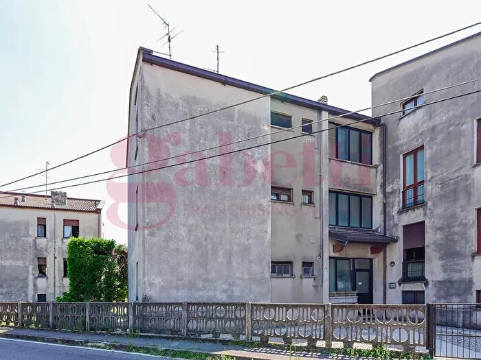 Appartamento trilocale in vendita in Via Isonzo, Mariano Comense