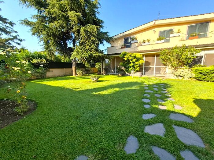 Casa con 5 locali in vendita in Via Panfeo, Roma