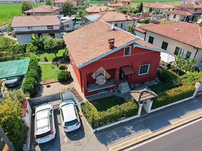 Casa quadrilocale in vendita in Viale Europa, Cazzago San Martino