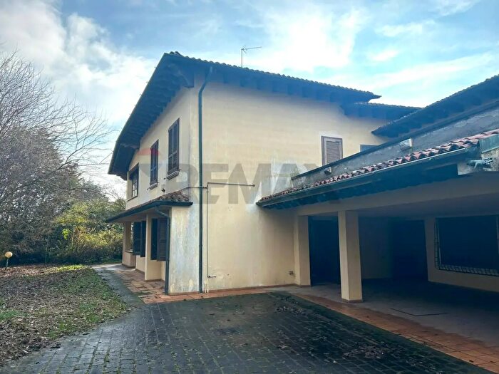 Casa con 10 locali in vendita in Gottolengo