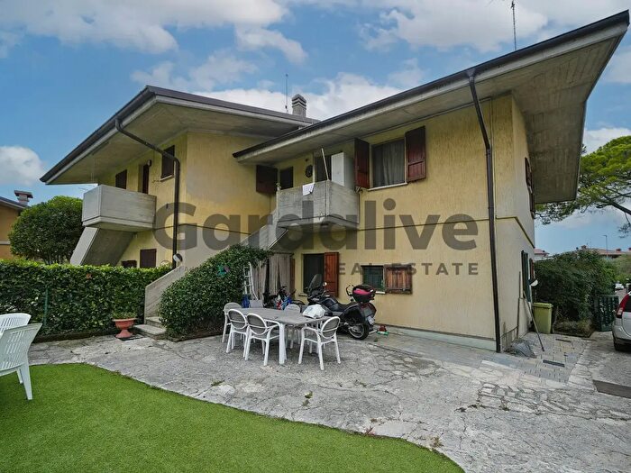 Appartamento trilocale in vendita in Via Divisione Acqui, Sirmione