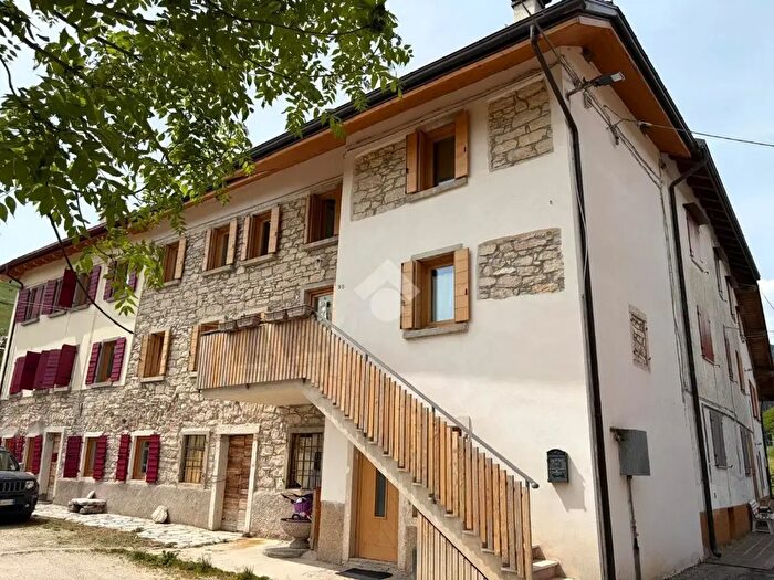 Casa con 7 locali in vendita in Via Val Maddarello, Asiago