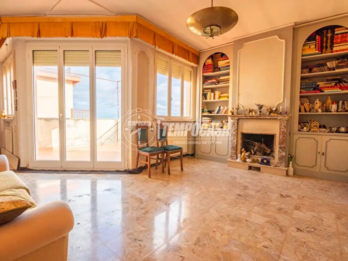 Appartamento con 5 locali in vendita in Via Guglielmo Marconi, Ostra Vetere