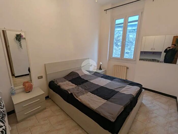 Appartamento trilocale in affitto in Via Zella, Genova