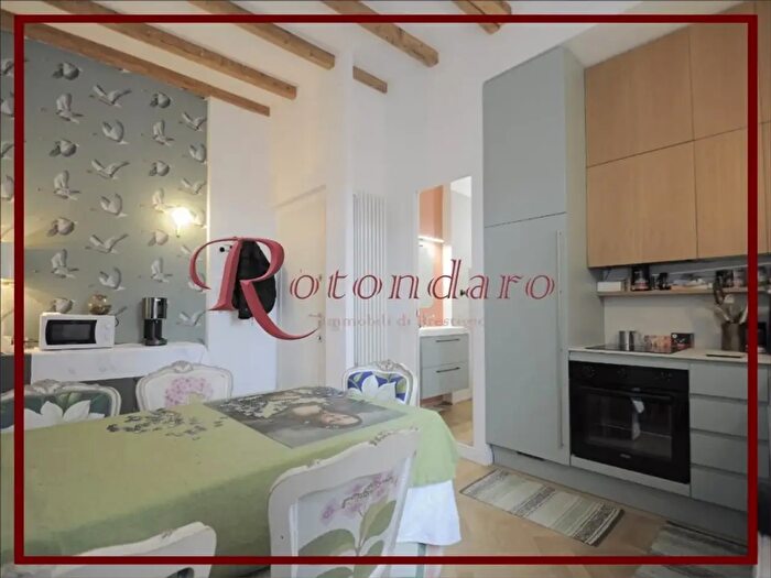 Appartamento trilocale in affitto in Corso S Gottardo, Milano