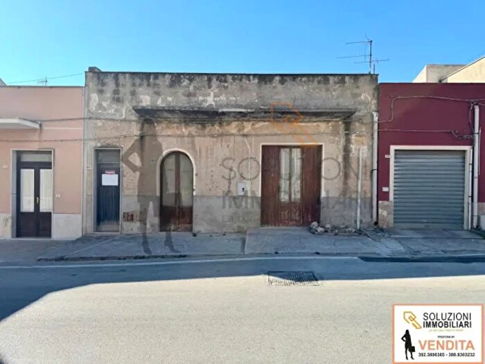 Casa con 6 locali in vendita in Via Vespri, Valderice