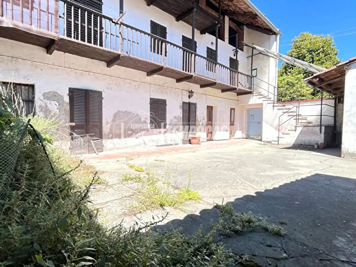 Casa con 7 locali in vendita in Via Antonio Michela, Vestigne'
