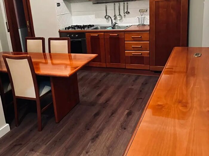 Appartamento trilocale in affitto in Via Sebastiano Veniero, Napoli