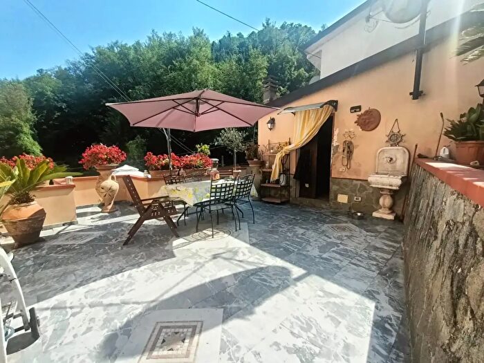 Casa con 6 locali in vendita in a Diramazione per Carrara, Carrara