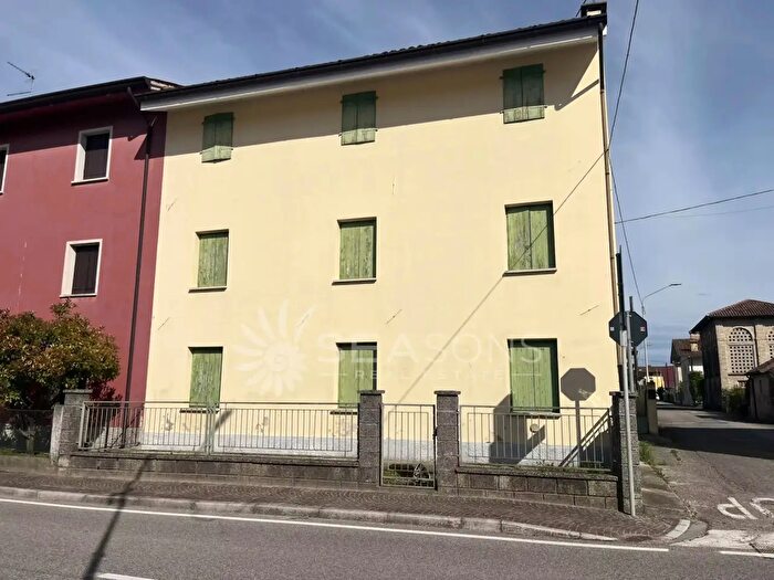 Appartamento con 6 locali in vendita in Vicolo Ronco, Pocenia