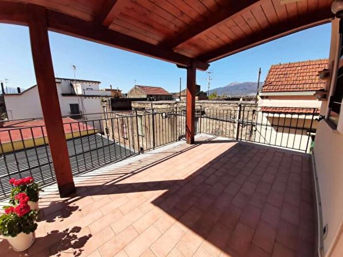 Appartamento con 6 locali in vendita in Via Croce Snc, Palma Campania