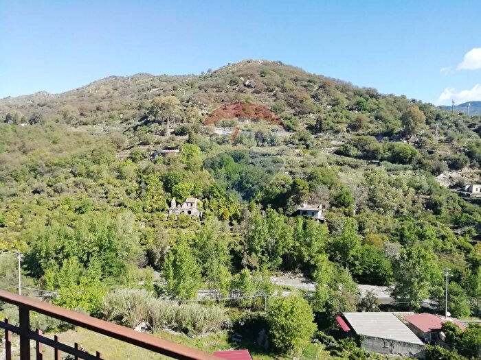 Appartamento con 5 locali in vendita in Via Libertà, Francavilla Di Sicilia