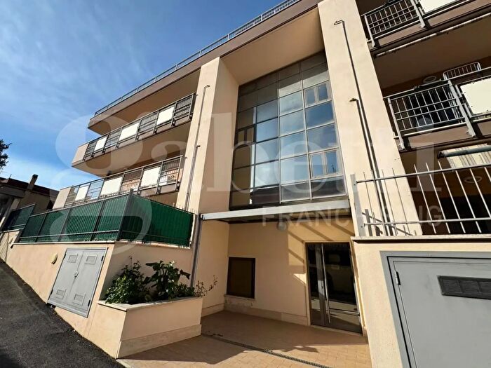 Appartamento trilocale in vendita in Via Luigi Einaudi, Marino