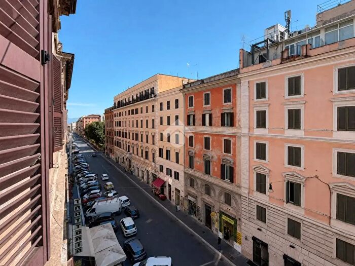 Appartamento quadrilocale in vendita in Via Filippo Turati, Roma