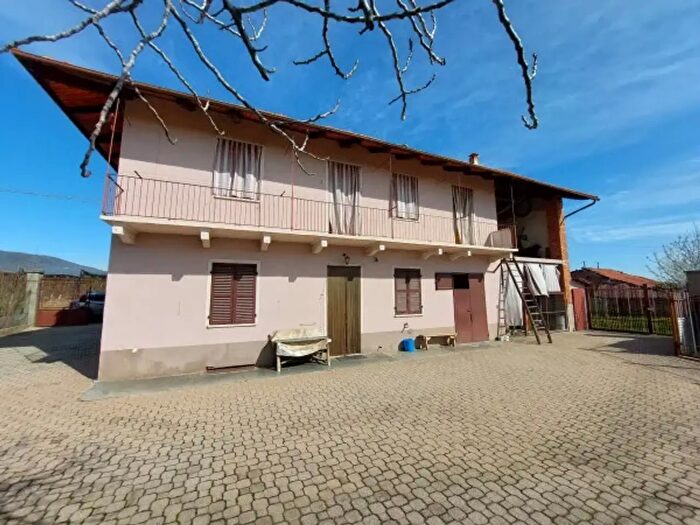 Casa con 5 locali in vendita in Costigliole Saluzzo
