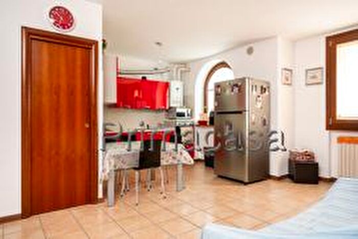 Appartamento trilocale in vendita in Via Provinciale, Lavagno