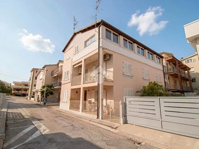Appartamento quadrilocale in vendita in Via Lucania, Roseto Degli Abruzzi