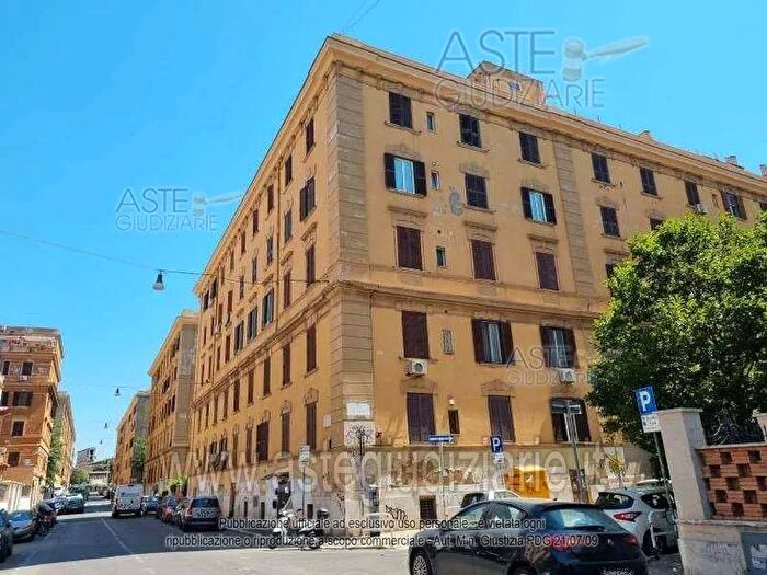 Appartamento trilocale in vendita in Via Germano Sommeiller, Roma