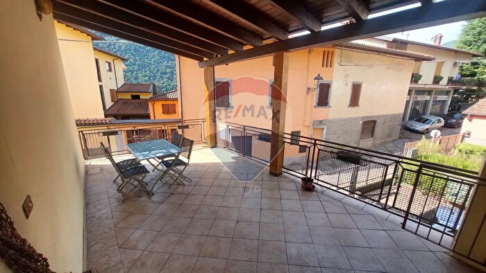 Casa quadrilocale in vendita in Endine Gaiano