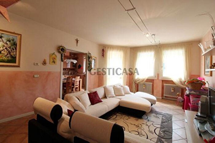 Appartamento con 5 locali in vendita in Piazza San Marco, Lonigo