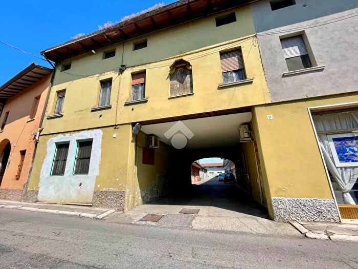 Appartamento bilocale in vendita in Via Roma, Quinzano DOglio