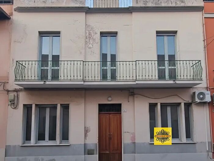 Casa con 7 locali in vendita in Avola