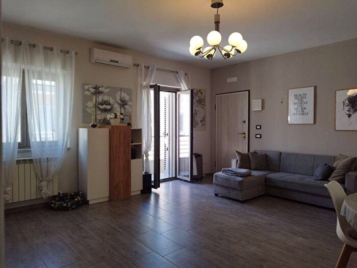 Appartamento trilocale in affitto in Via Padre Reginaldo Giuliani, Centro, Soleto
